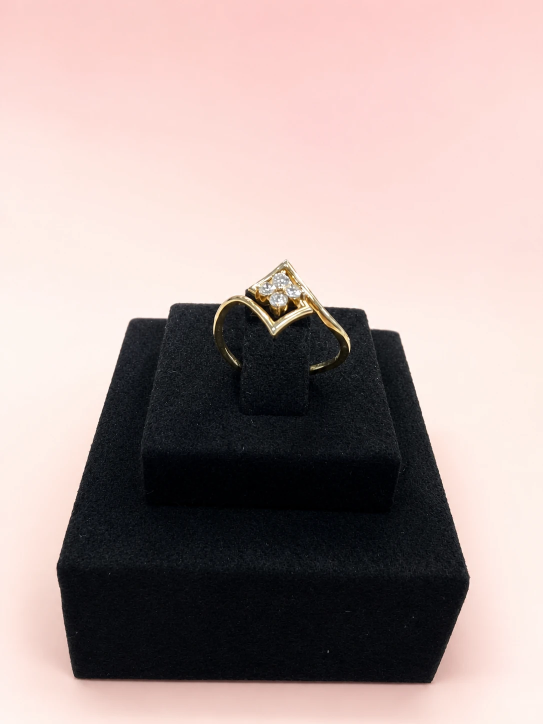 Golden Diamond Fleur Ring